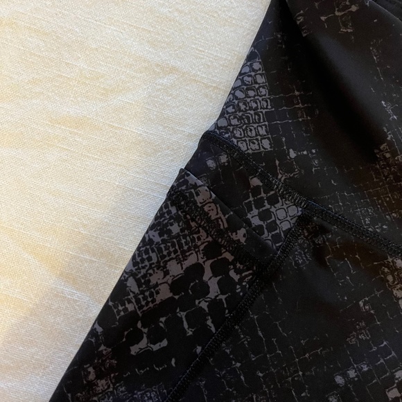 Brand New OLD NAVY Active Biker Shorts, Size Medium - Picture 3 of 5